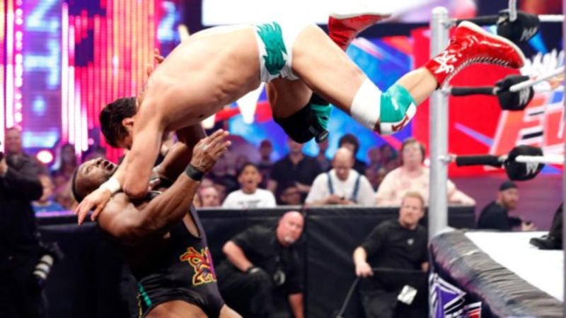 Main Event: Έφερε πάλι ασθενοφόρο ο Ryback (photos+videos)