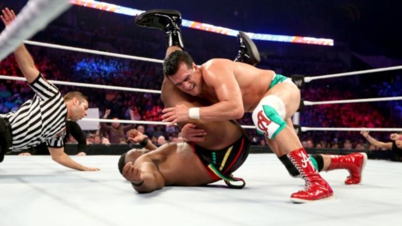 Main Event: Έφερε πάλι ασθενοφόρο ο Ryback (photos+videos)