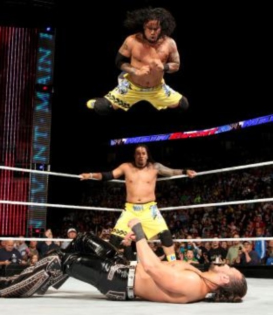 Main Event: Έφερε πάλι ασθενοφόρο ο Ryback (photos+videos)