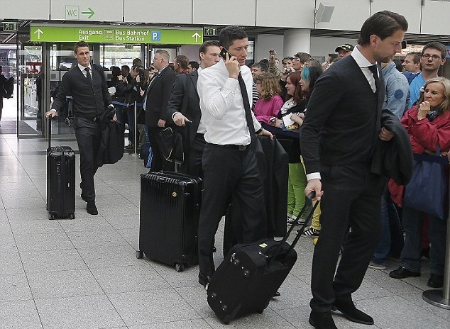 Μπορούσια Ντόρτμουντ – Μπάγερν Μονάχου: Η άφιξη στο Λονδίνο (photos)