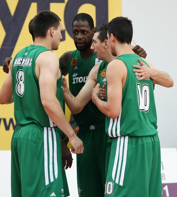 Παναθηναϊκός: Περίπατος στην Καλλιθέα και σόου από Σόφο και Γκιστ (photos)