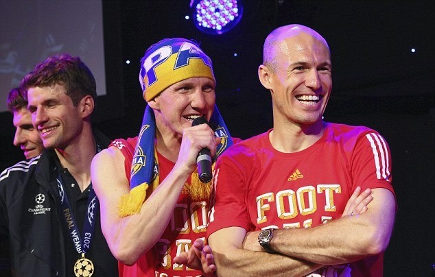 Μπάγερν Μονάχου: Το καυτό φιλί του Σβαϊνστάιγκερ στην κοπέλα του (photos)