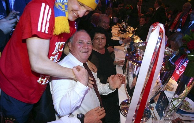 Μπάγερν Μονάχου: Το καυτό φιλί του Σβαϊνστάιγκερ στην κοπέλα του (photos)