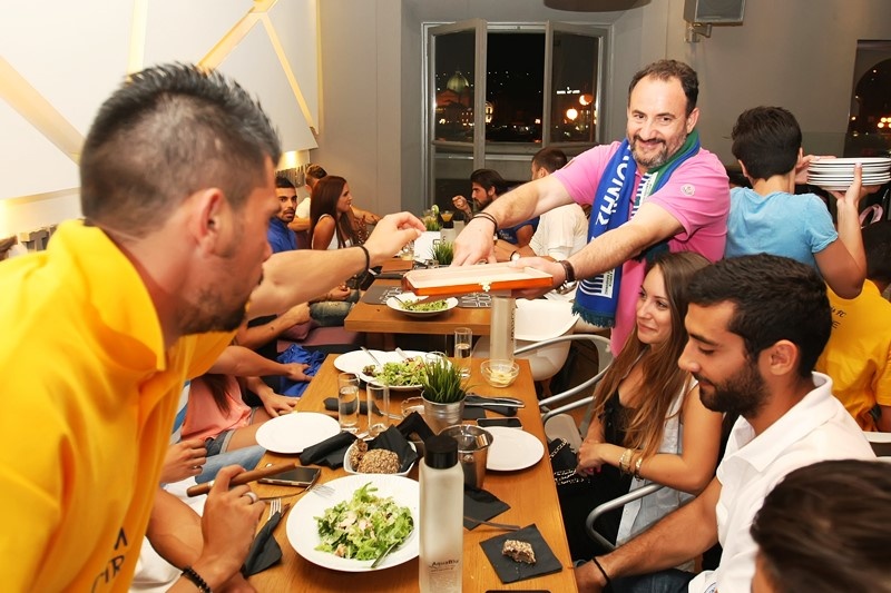 ΑΕΛ Καλλονής: Μπλόκο στο λιμάνι για τον... τρελό πρόεδρο (video+photos)