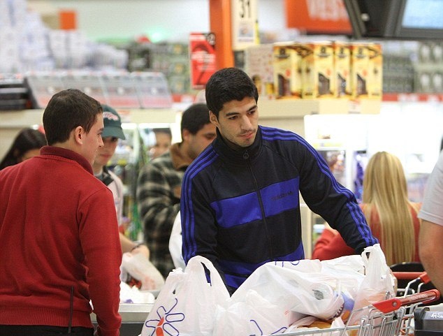 Λίβερπουλ: Μαζεύει τα… πράγματά του ο Σουάρεζ (photos)