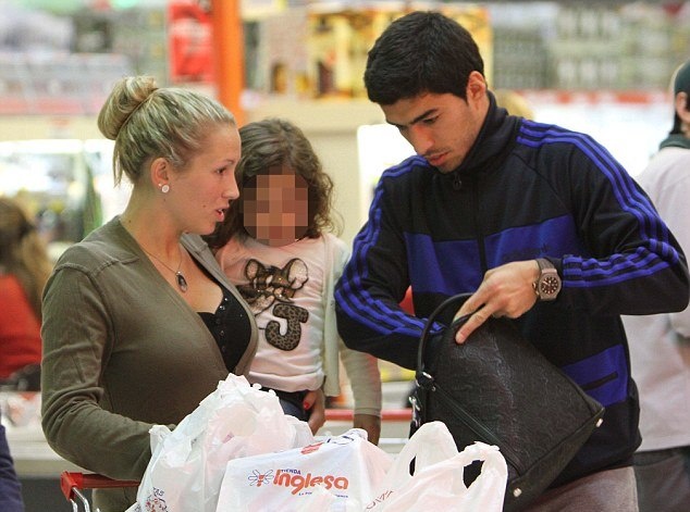 Λίβερπουλ: Μαζεύει τα… πράγματά του ο Σουάρεζ (photos)