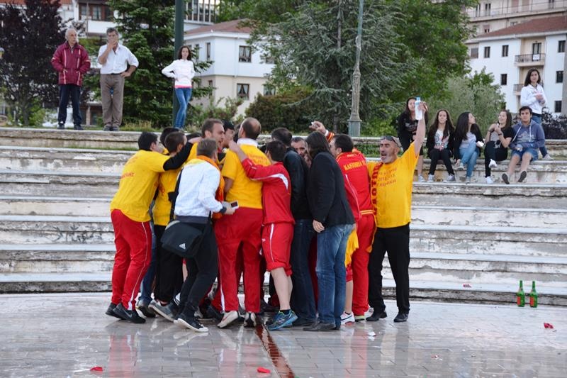 Καστοριά: «Κάηκε» η πόλη για την άνοδο (photos+videos)