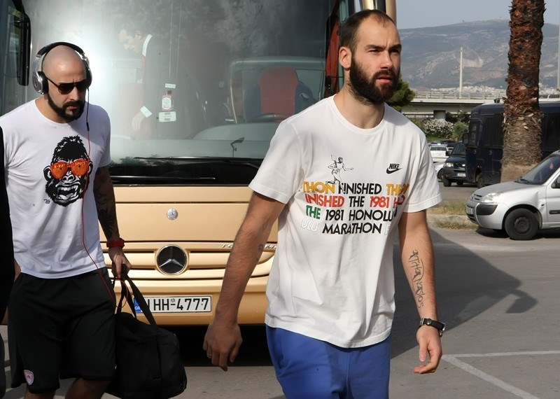 Ολυμπιακός: Η άφιξη στο ΣΕΦ (photos)