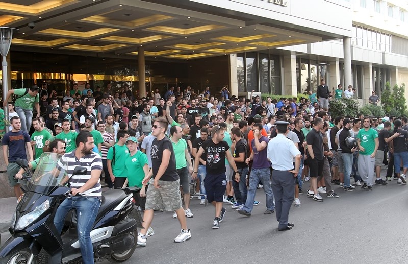 «Λεωφόρος» το Caravel και... «διπλό μέσα στο ΣΕΦ, ΠΑΟ ολέ, ολέ...» (photos+videos)