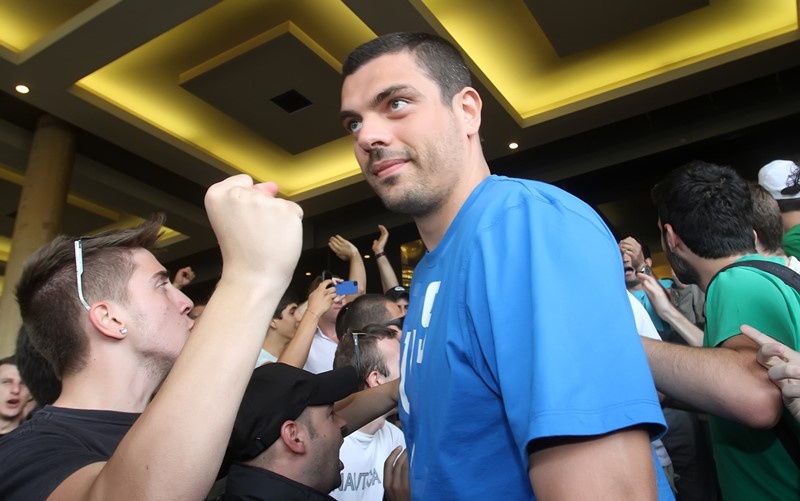 «Λεωφόρος» το Caravel και... «διπλό μέσα στο ΣΕΦ, ΠΑΟ ολέ, ολέ...» (photos+videos)