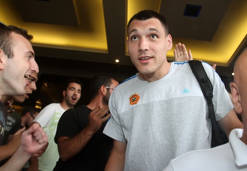 «Λεωφόρος» το Caravel και... «διπλό μέσα στο ΣΕΦ, ΠΑΟ ολέ, ολέ...» (photos+videos)