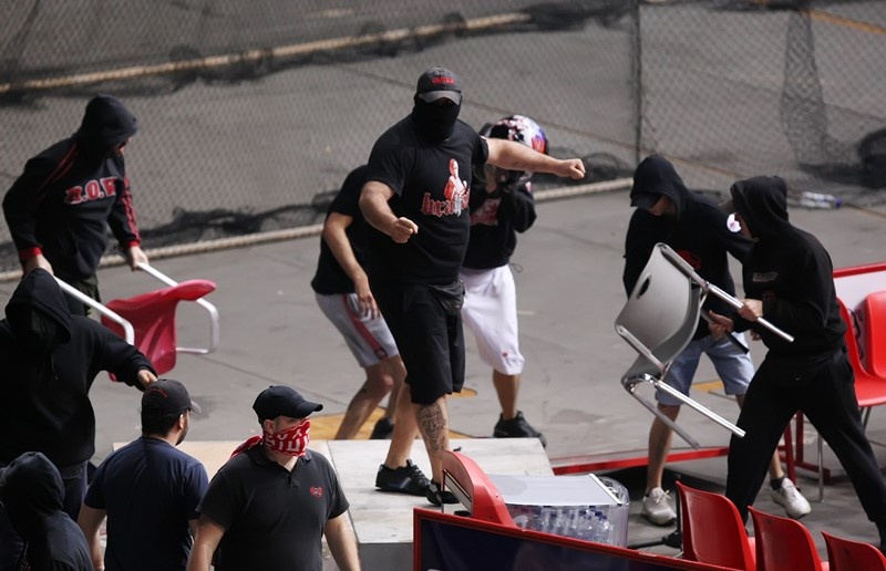 Ολυμπιακός - Παναθηναϊκός: Τα αίσχη στο ΣΕΦ (photos)