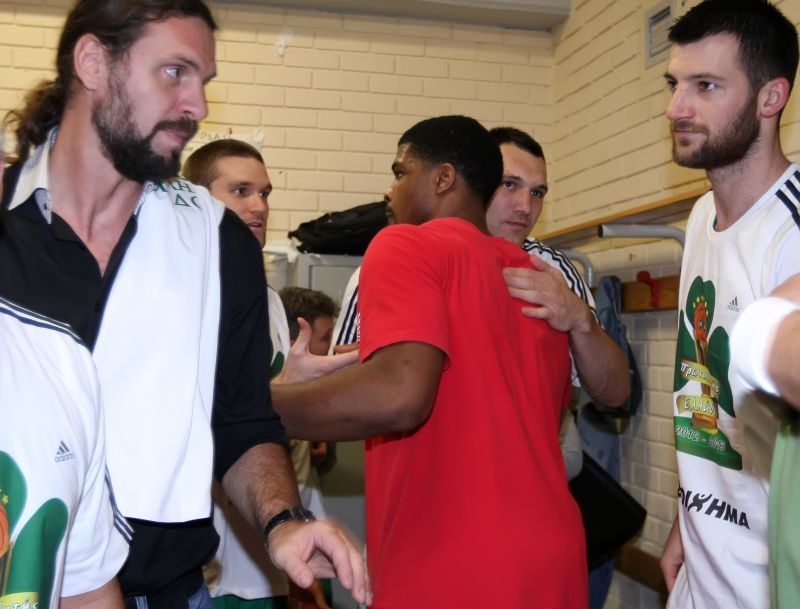 Ολυμπιακός-Παναθηναϊκός: Το Fair Play του Χάινς (photos)