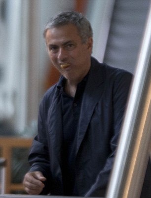 Ρεάλ Μαδρίτης: Τρώει σα… γουρούνι ο Μουρίνιο (photos)
