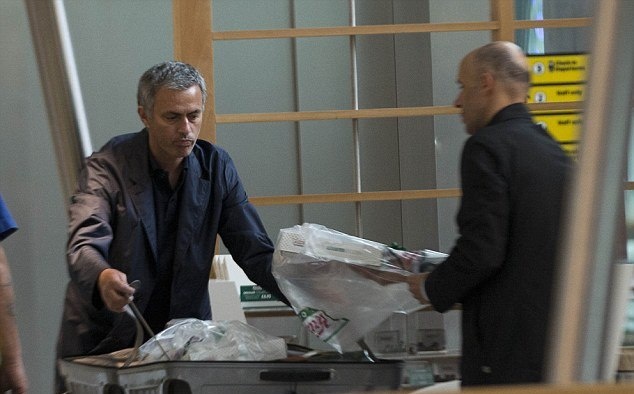 Ρεάλ Μαδρίτης: Τρώει σα… γουρούνι ο Μουρίνιο (photos)