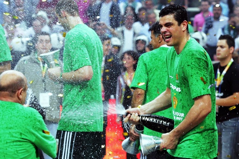 Δεν ήταν απλά ένας μεγάλος παίκτης, ΕΙΝΑΙ ένας «μεγάλος» άνθρωπος» (photos)