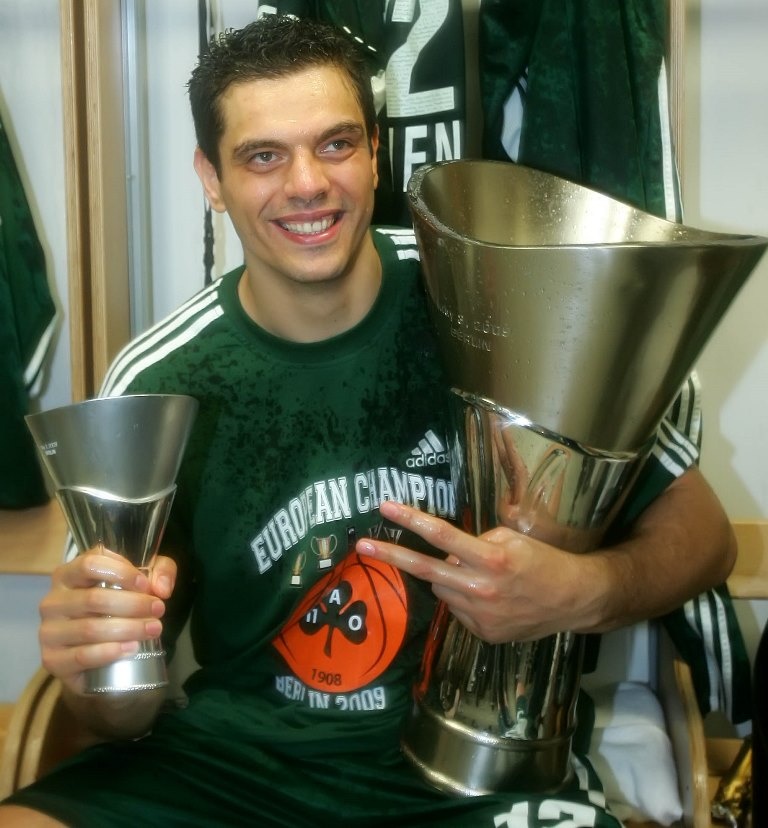 Δεν ήταν απλά ένας μεγάλος παίκτης, ΕΙΝΑΙ ένας «μεγάλος» άνθρωπος» (photos)