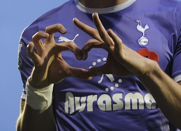 Τότεναμ: Μια ενδεκάδα… καρδιών ο Μπέιλ (photos)