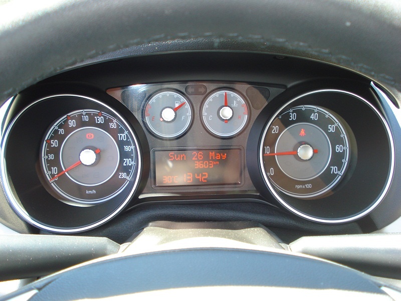 Fiat Linea 1.3 MJT: Πολυεργαλείο (photos)