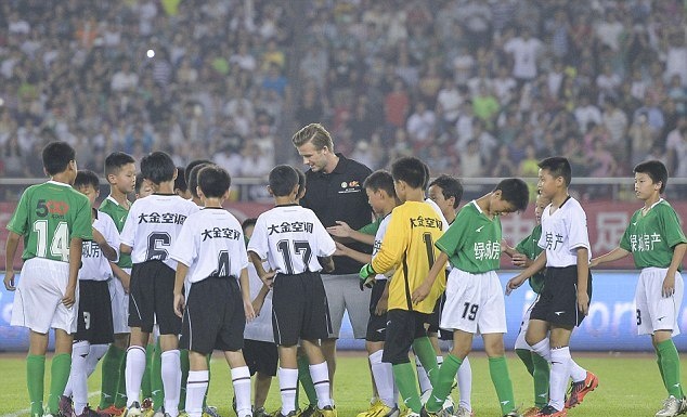 Κίνα: Επιστροφή στη... δράση για Μπέκαμ! (photos+video)