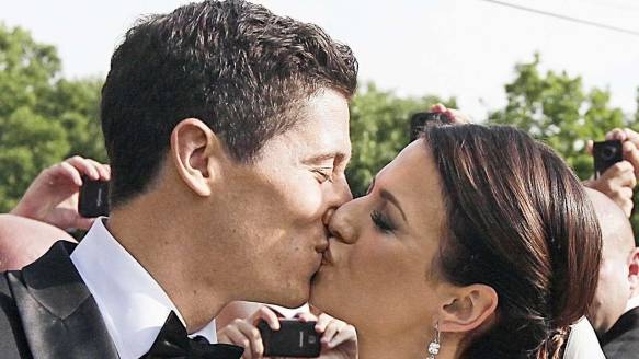 Μπορούσια Ντόρτμουντ: Παντρεύτηκε ο Λεβαντόφσκι (photos+video)