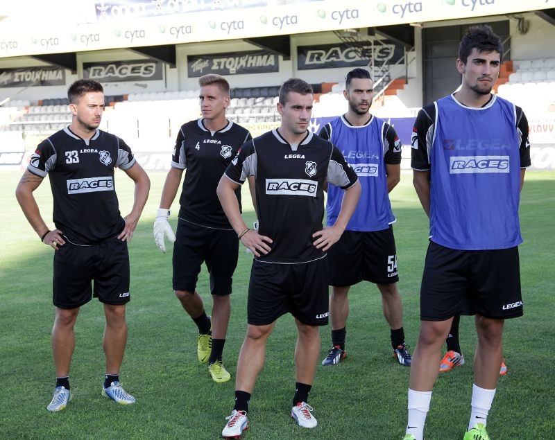 ΟΦΗ: Με 3500 κόσμο, Γκαλέτι και παραμονή Μπούρμπου η «πρώτη» (photos)