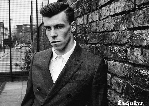 Τότεναμ: Η φωτογράφηση και η συνέντευξη του Μπέιλ στο Esquire (photos+video)