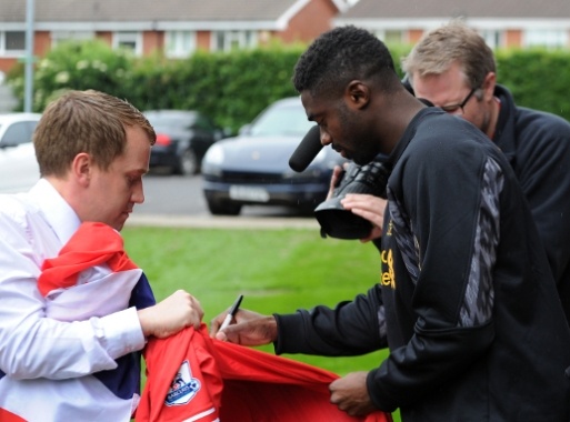 Λίβερπουλ: Ανακοινώθηκε ο Τουρέ (photos)