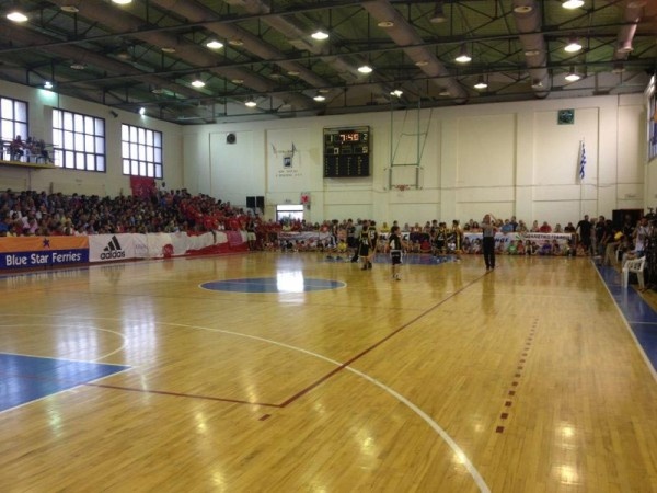 Ολυμπιακός: Αποθεώθηκαν στη Σύρο (photos)