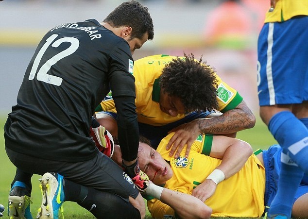 Τσέλσι: Στο κρεβάτι του… πόνου ο Νταβίντ Λουίζ (photos+video)