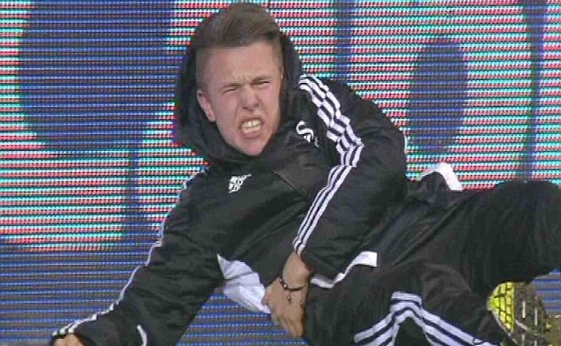 Τσέλσι: Στο e-bay το μπουφάν του ball boy που κλώτσησε ο Αζάρ! (photos+video)