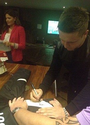 Τσέλσι: Στο e-bay το μπουφάν του ball boy που κλώτσησε ο Αζάρ! (photos+video)