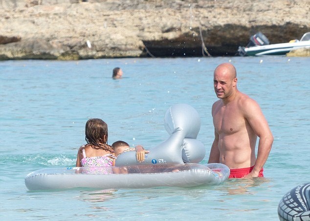 Λίβερπουλ: Οι βουτιές του Ρέινα στην Ίμπιζα (photos)