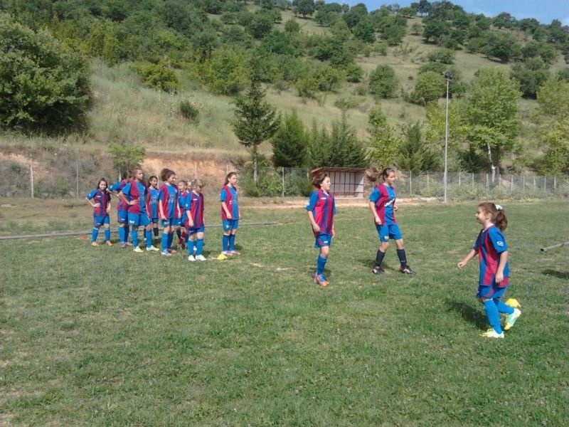 ΑΟ Τρίκαλα 2011: Τα κορίτσια μαθαίνουν… μπάλα (photos)