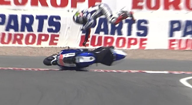 Moto GP: Καρέ - καρέ οι… βουτιές των Πεδρόσα και Λορένθο (photos)