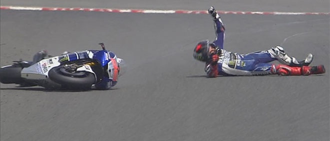 Moto GP: Καρέ - καρέ οι… βουτιές των Πεδρόσα και Λορένθο (photos)