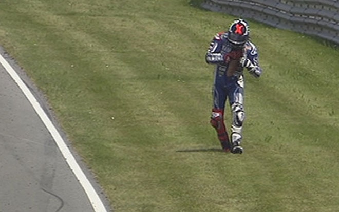 Moto GP: Καρέ - καρέ οι… βουτιές των Πεδρόσα και Λορένθο (photos)