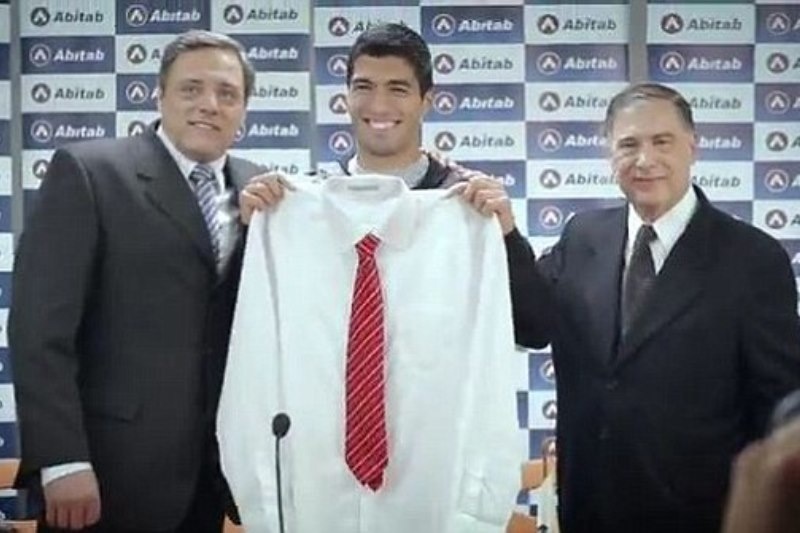 Ο υπάλληλος Σουάρεζ (photos & video)