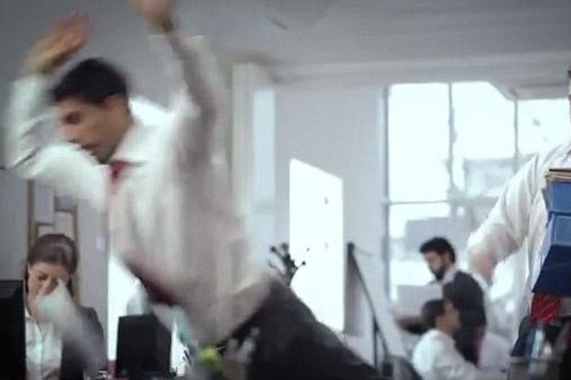 Ο υπάλληλος Σουάρεζ (photos & video)