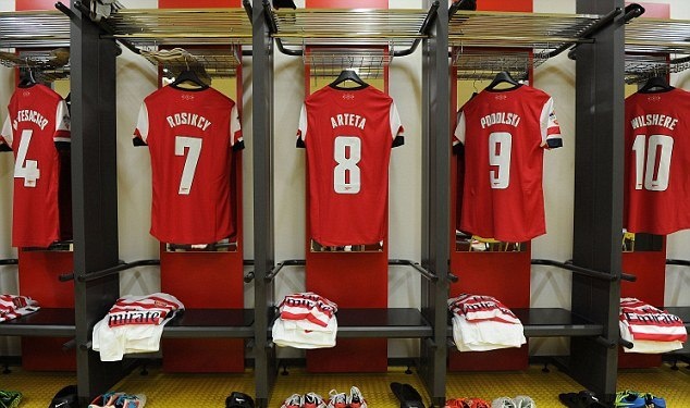 Άρσεναλ: Μετά τις «επτάρες» η «τριάρα» (photos+video)