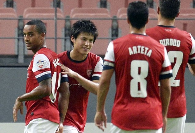 Άρσεναλ: Μετά τις «επτάρες» η «τριάρα» (photos+video)