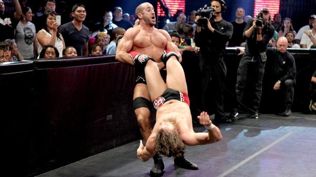 Raw SuperShow: Χρειάστηκε Cena o Bryan (videos+photos)
