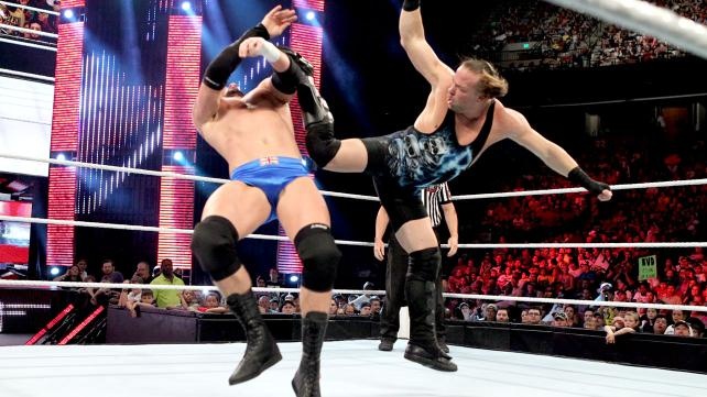 Raw SuperShow: Χρειάστηκε Cena o Bryan (videos+photos)