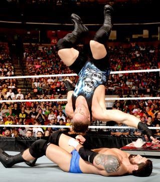 Raw SuperShow: Χρειάστηκε Cena o Bryan (videos+photos)