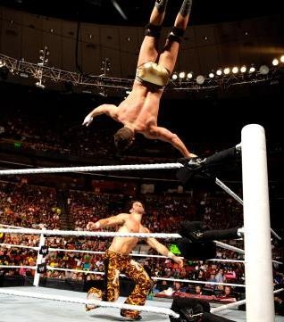 Raw SuperShow: Χρειάστηκε Cena o Bryan (videos+photos)