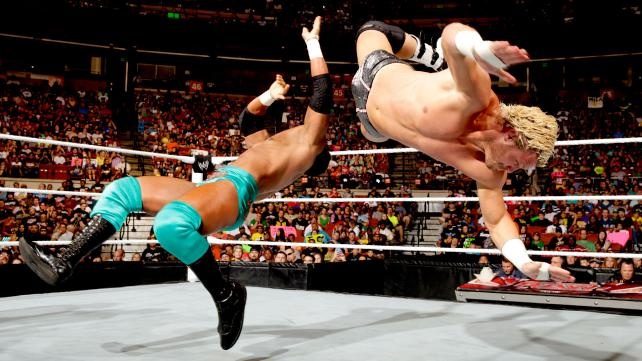 Raw SuperShow: Χρειάστηκε Cena o Bryan (videos+photos)
