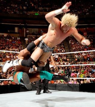Raw SuperShow: Χρειάστηκε Cena o Bryan (videos+photos)