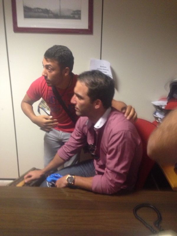 Νάπολι: «Τρέλα» για Ιγκουαΐν στο αεροδρόμιο! (photos+video)