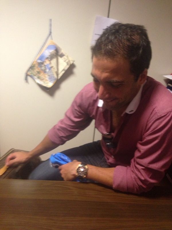 Νάπολι: «Τρέλα» για Ιγκουαΐν στο αεροδρόμιο! (photos+video)