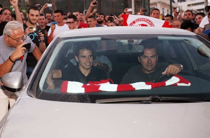Ολυμπιακός: Υποδοχή… ήρωα σε Σαβιόλα (photos+videos)
